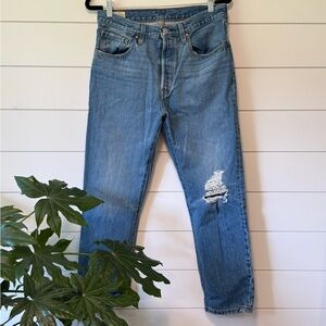 Levi’s 501 W30 L28 Women’s Distressed denim straight leg 100% cotton like new